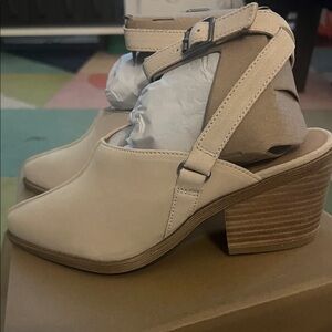 Beige Cross ankle strap full covered toe leather bootie sandal